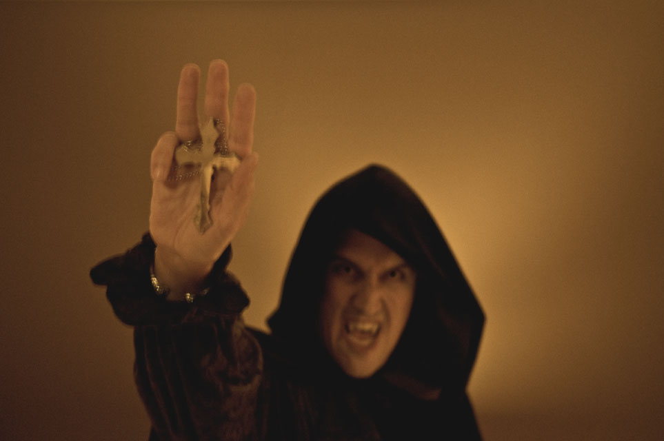 "I'm Not Afraid!" Vampire photography by Alina Oswald.