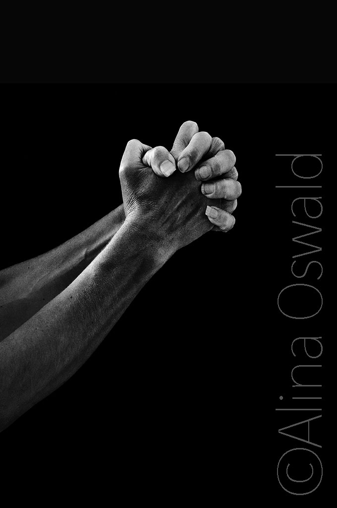 Plead. Hand self-portraits in black and white. ©Alina Oswald.