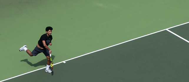 Life during covid19 - playing tennis on a sunny afternoon. ©Alina Oswald.