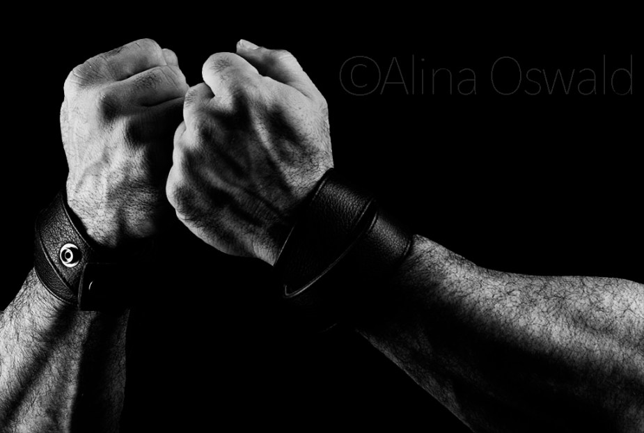 Fight. Hand portrait in black and white. ©Alina Oswald.