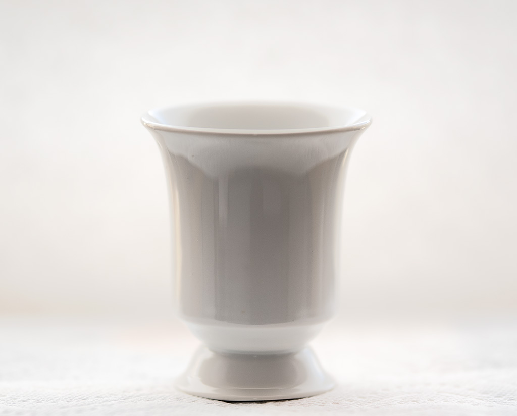 Product Photography: Porcelain Vase. ©Alina Oswald. All Rights Reserved.