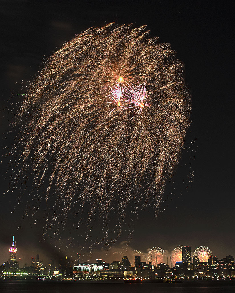 July 4th 2021 fireworks display in the NYC area. ©Alina Oswald. All Rights Reserved.
