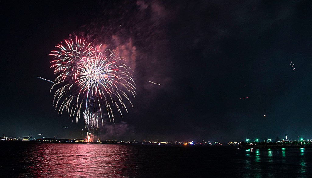 4th of July 2021 fireworks display over Manhattan and Jersey City. ©Alina Oswald. All Rights Reserved.