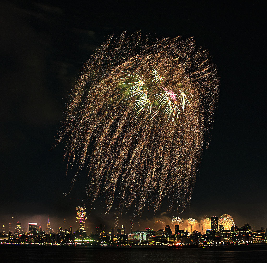4th of July 2021 fireworks display over Manhattan and Jersey City. ©Alina Oswald. All Rights Reserved.