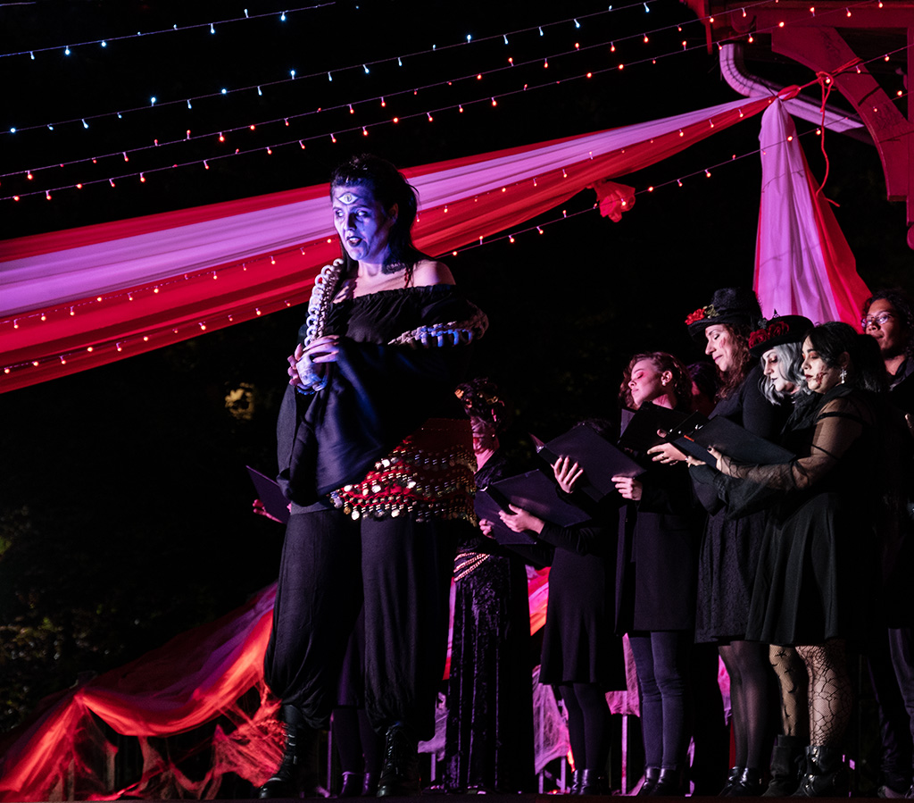 Rachelle Pike performs at Zombie Opera 2022 Halloween event in Hamilton Park, Jersey City, NJ. ©Alina Oswald.