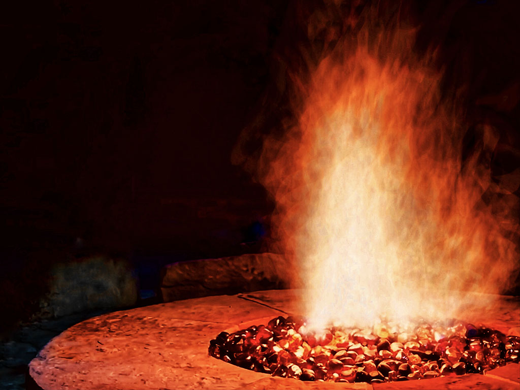 Fire pit at night. ©Alina Oswald.