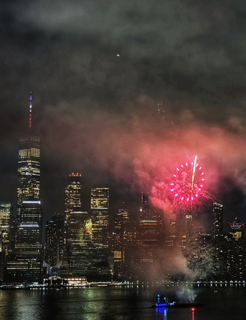 NYC 4th of July fireworks 2024. ©Alina Oswald.