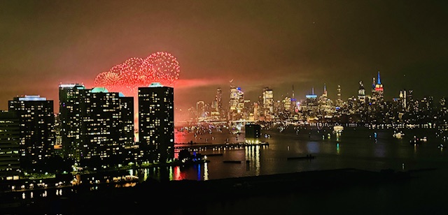 NYC 4th of July fireworks 2024. ©Alina Oswald.