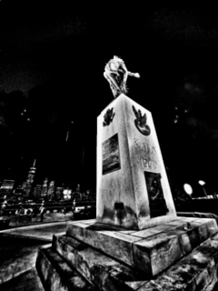 The 9/11 Tribute Lights and the Katyn Memorial. ©Alina Oswald.