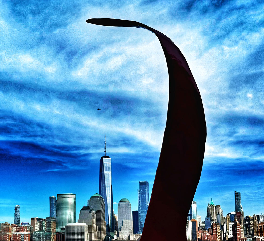 Of Many Minds. Sculpture by Michael Alfano. Public art installation on the Jersey City waterfront photographed by Alina Oswald.