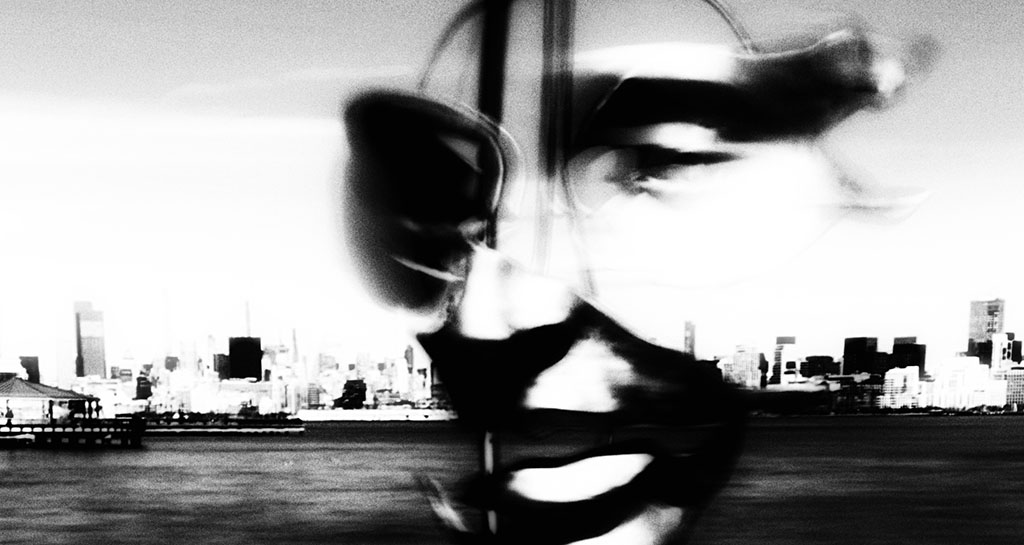 Of Many Minds. Sculpture by Michael Alfano. Public art installation on the Jersey City waterfront photographed by Alina Oswald.