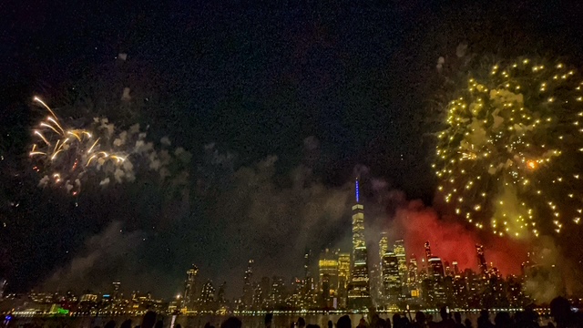 NYC July 4th 2025 Fireworks. #shotoniphone ©Alina Oswald.