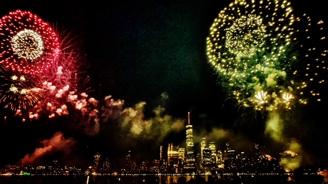 NYC July 4th 2025 Fireworks. #shotoniphone ©Alina Oswald.