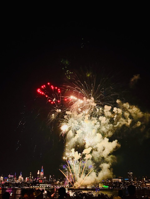 NYC July 4th 2025 Fireworks. #shotoniphone ©Alina Oswald.
