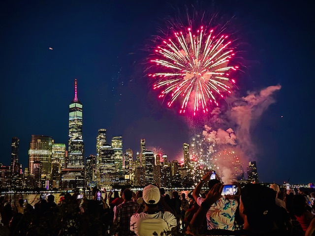 NYC July 4th 2025 Fireworks. #shotoniphone ©Alina Oswald.
