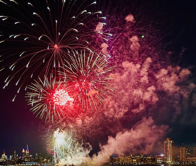 NYC July 4th 2025 Fireworks. #shotoniphone ©Alina Oswald.
