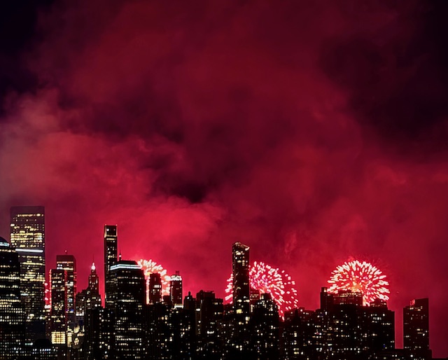NYC July 4th 2025 Fireworks. #shotoniphone ©Alina Oswald.
