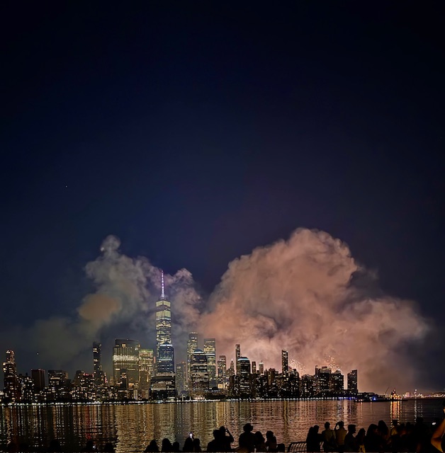 NYC July 4th 2025 Fireworks. #shotoniphone ©Alina Oswald.