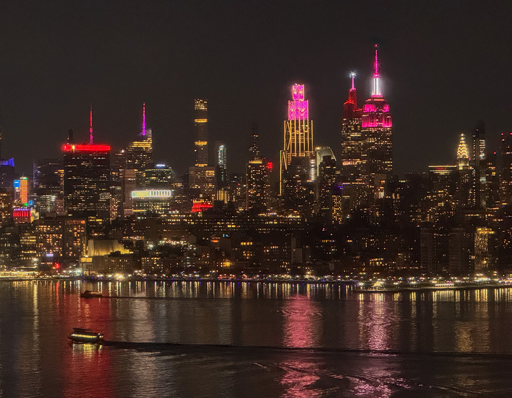Valentine's Day in NYC. #shotoniphone ©Alina Oswald.